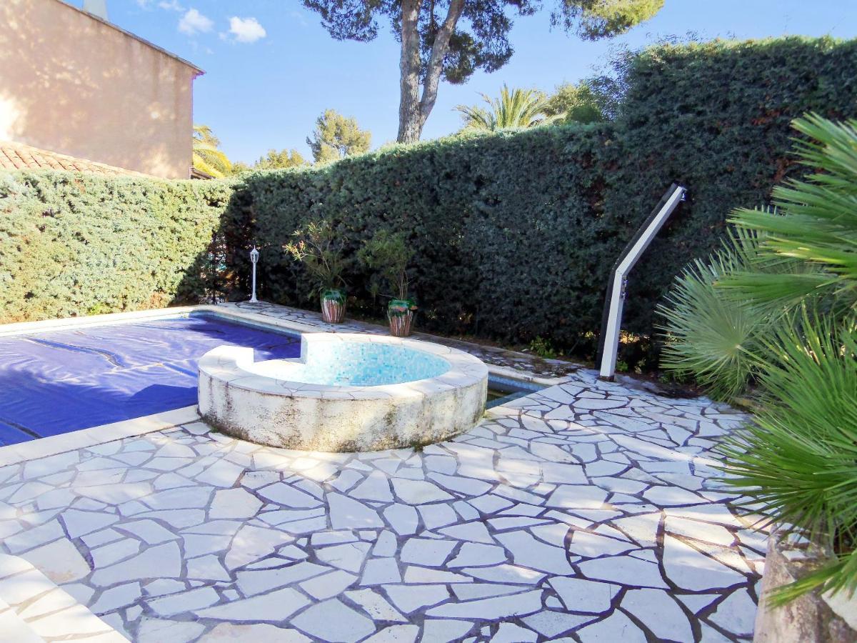 Villa Avec Piscine A Saint-Raphael Et Vue Sur La Montagne Exterior photo