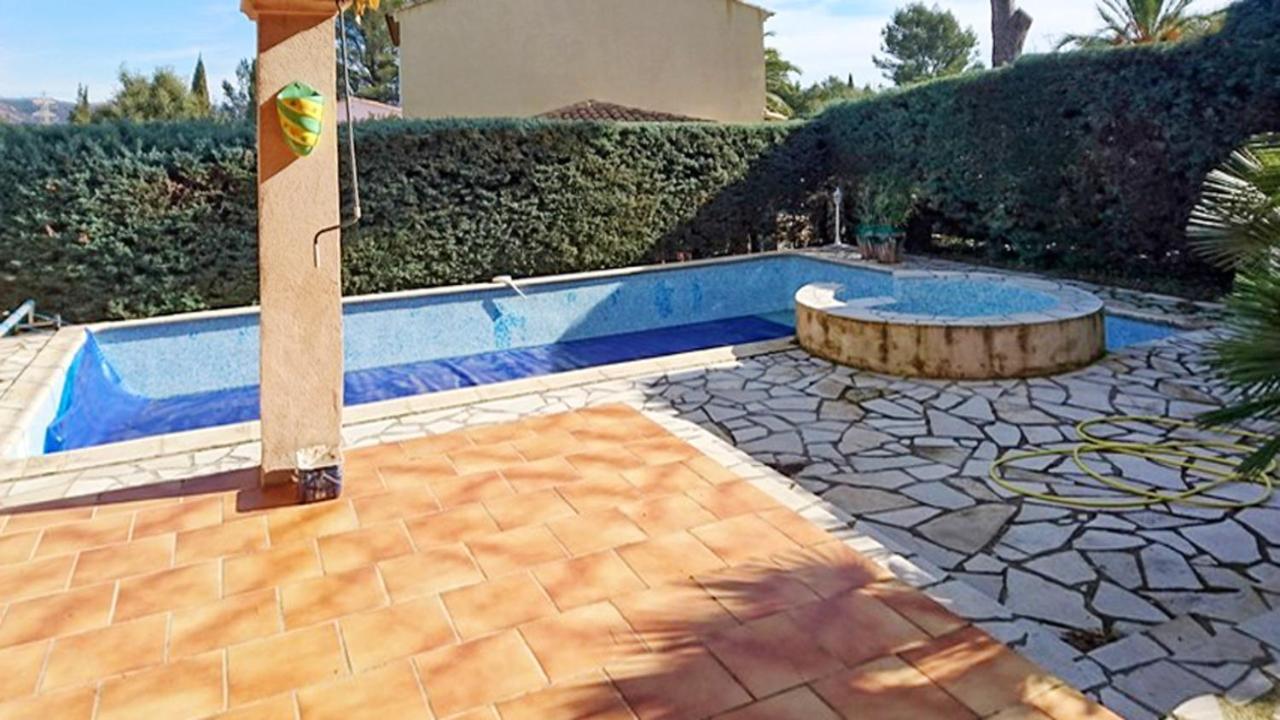 Villa Avec Piscine A Saint-Raphael Et Vue Sur La Montagne Exterior photo