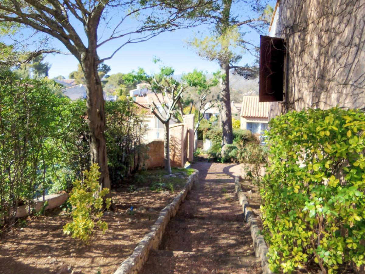 Villa Avec Piscine A Saint-Raphael Et Vue Sur La Montagne Exterior photo